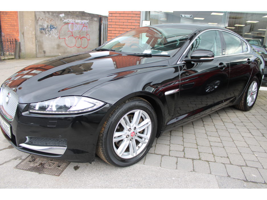 2013 Jaguar XF - image 6