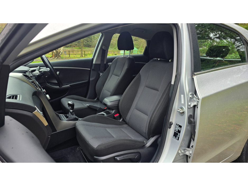 2016 Hyundai i30 - image 10