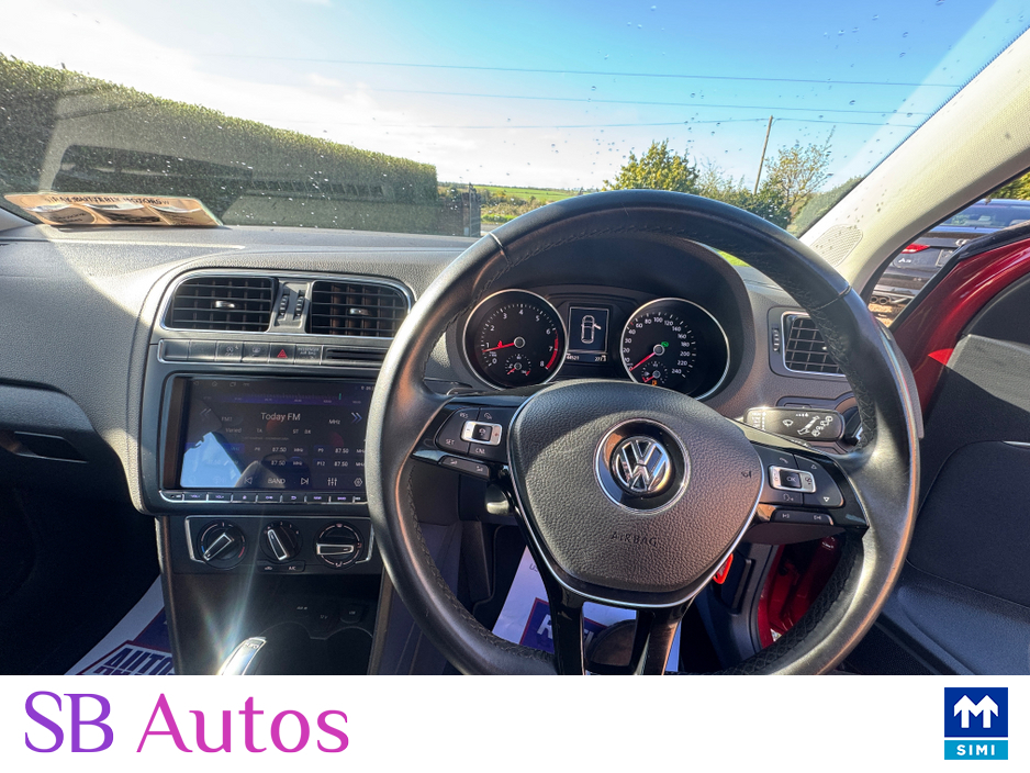 2014 Volkswagen Polo - image 12