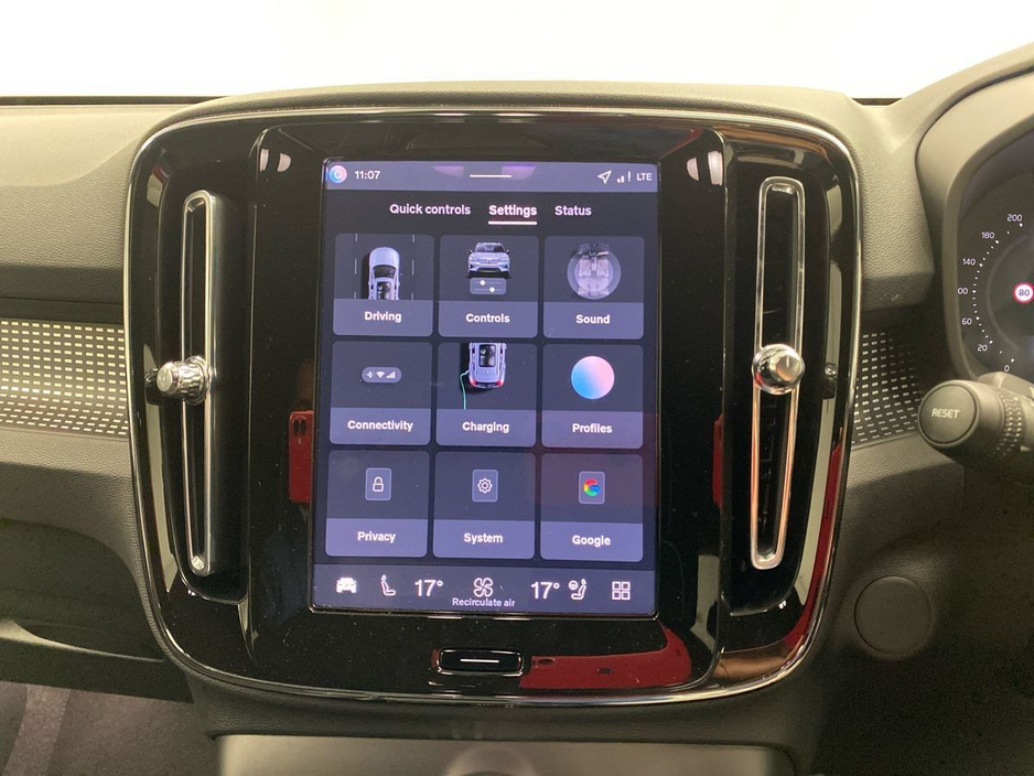 2026 Volvo EX40 - image 21