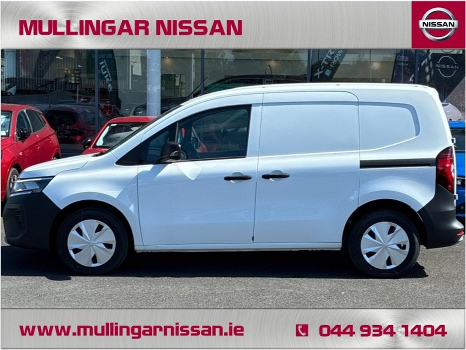 2025 Nissan Townstar - image 5