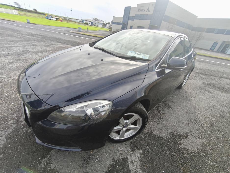2016 Volvo V40 D2 (120hp) SE+Leather €7,999