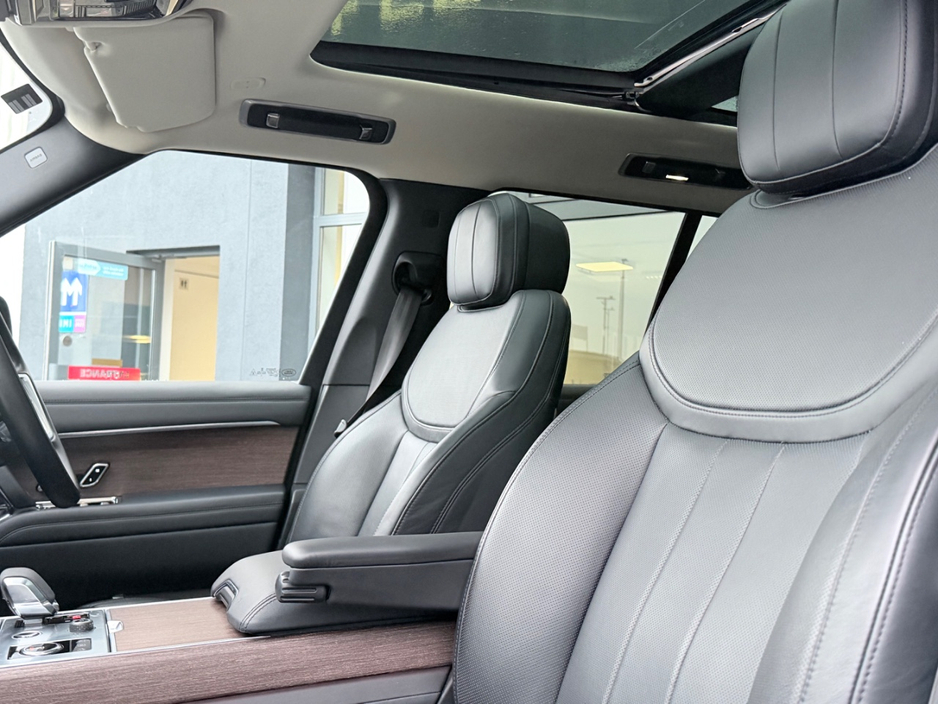2023 Land Rover Range Rover - image 6