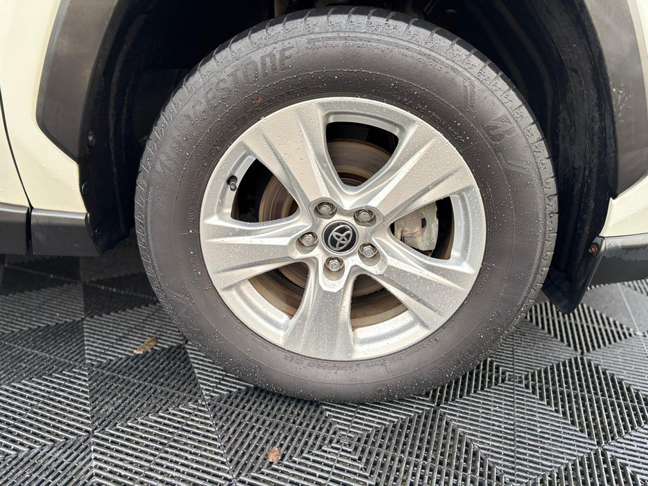 2020 Toyota Rav4 - image 3