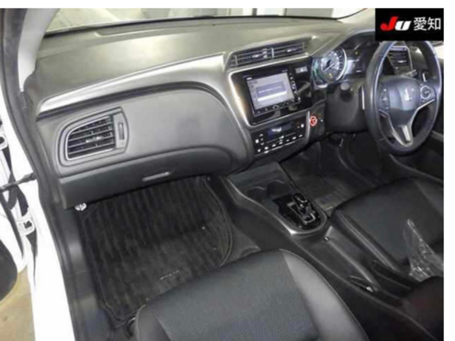 2018 Honda Grace - image 6