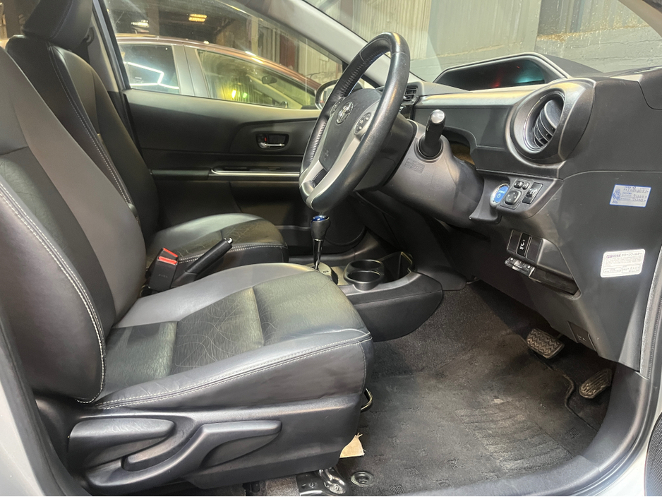 2014 Toyota Aqua - image 3