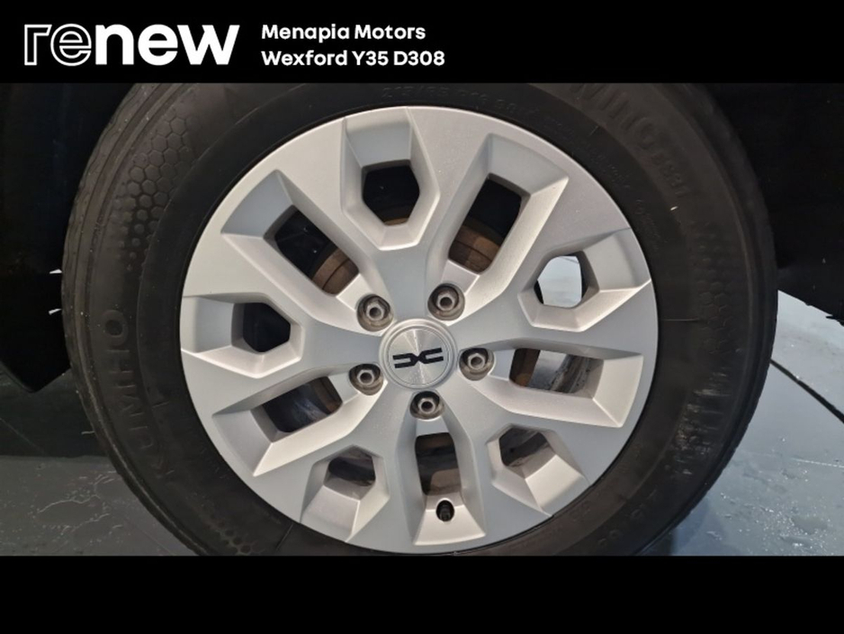 2023 Dacia Duster - image 9