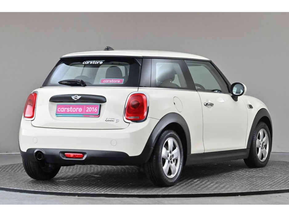 2016 MINI Hatch - image 9