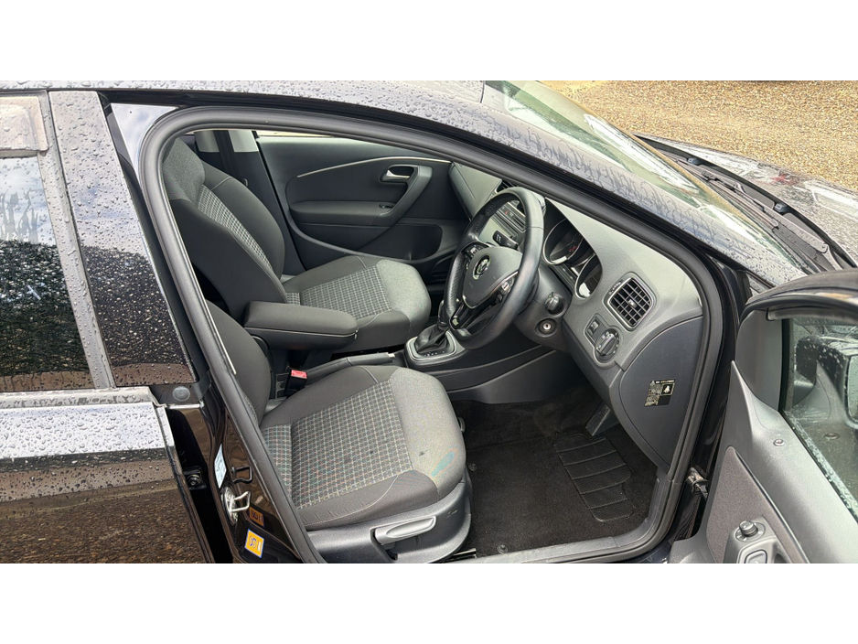 2015 Volkswagen Polo - image 7