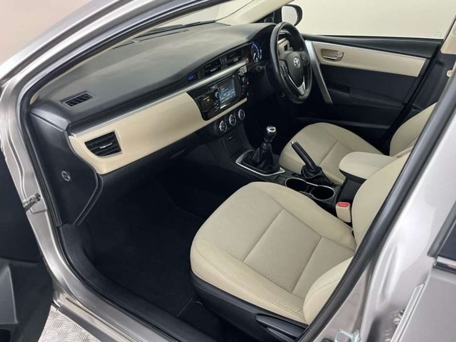 2015 Toyota Corolla - image 6