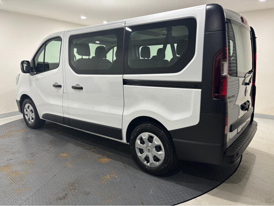 2024 Renault Trafic - image 5