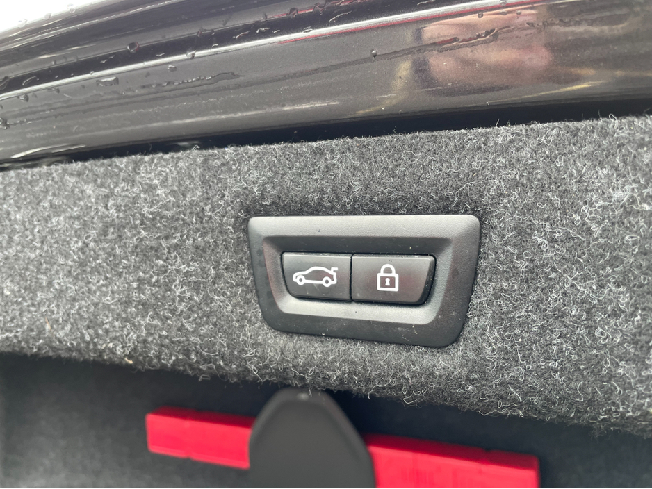 2021 BMW 5 Series - image 7