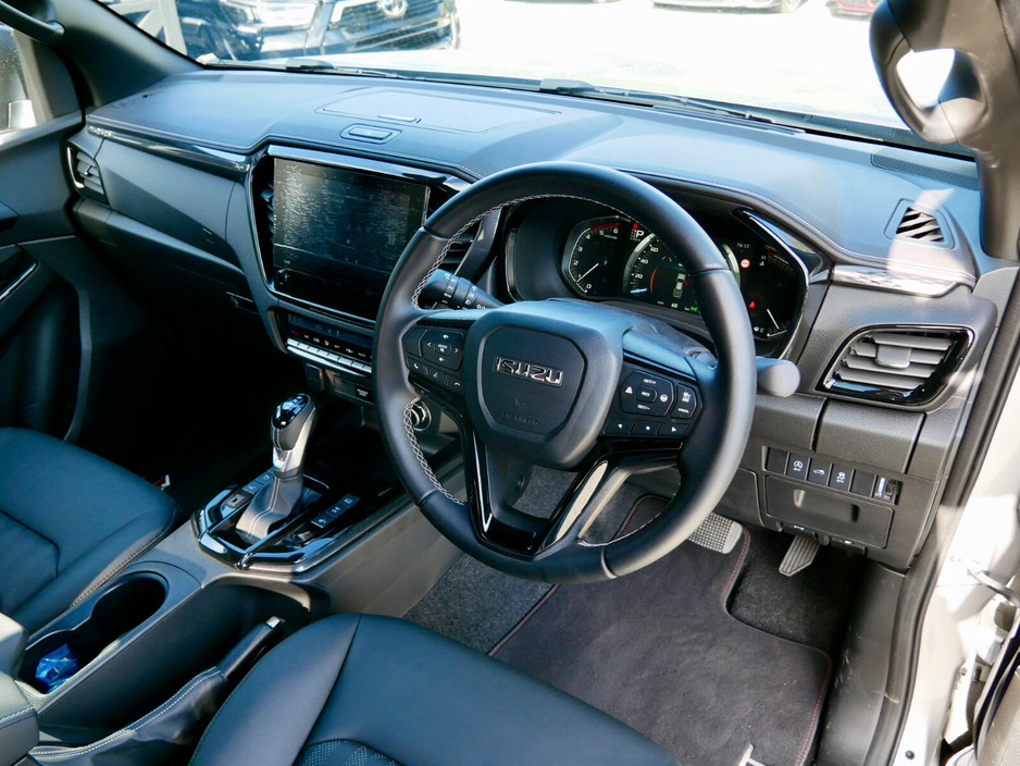 2025 Isuzu D-MAX - image 18