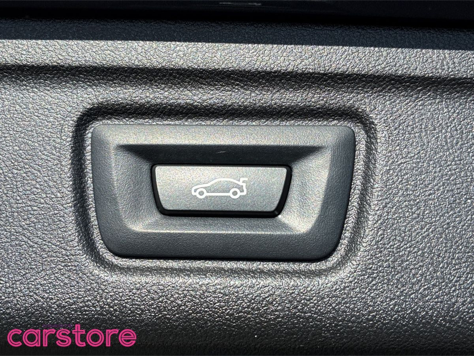 2021 BMW 3 Series - image 17