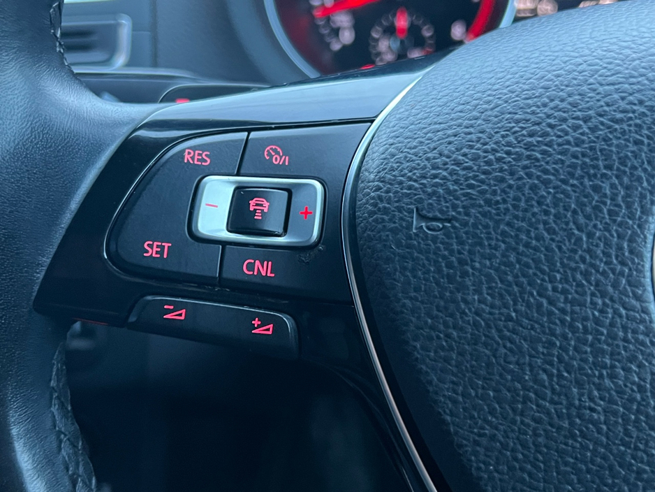 2017 Volkswagen Polo - image 25