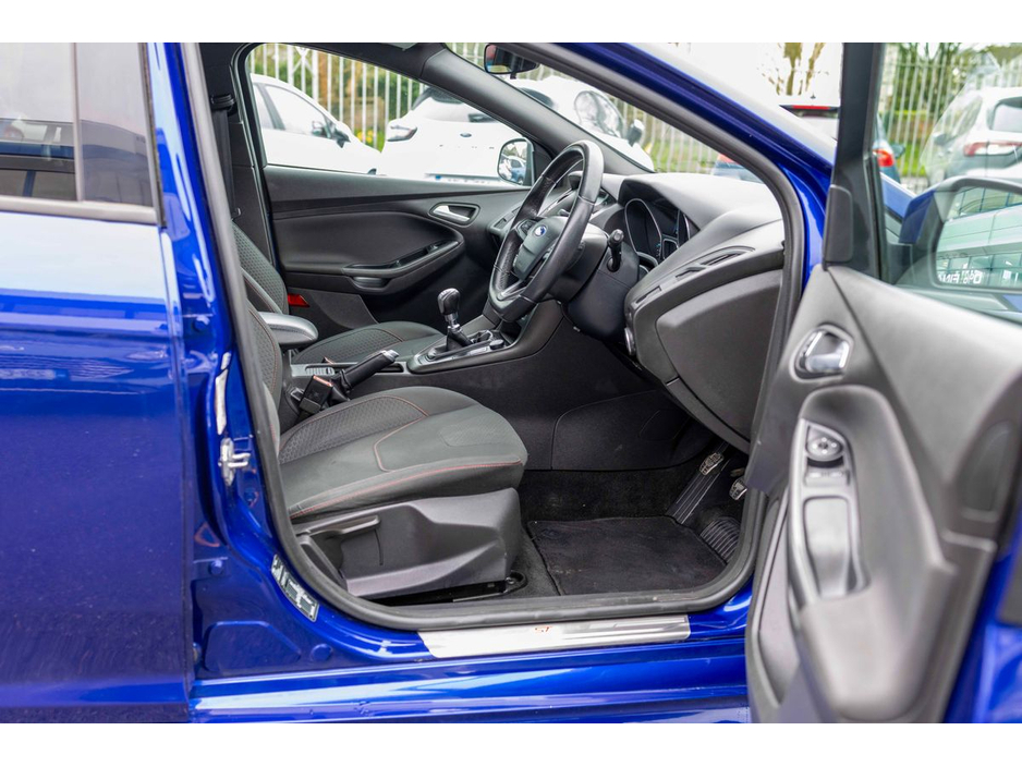 2018 Ford Focus - image 18