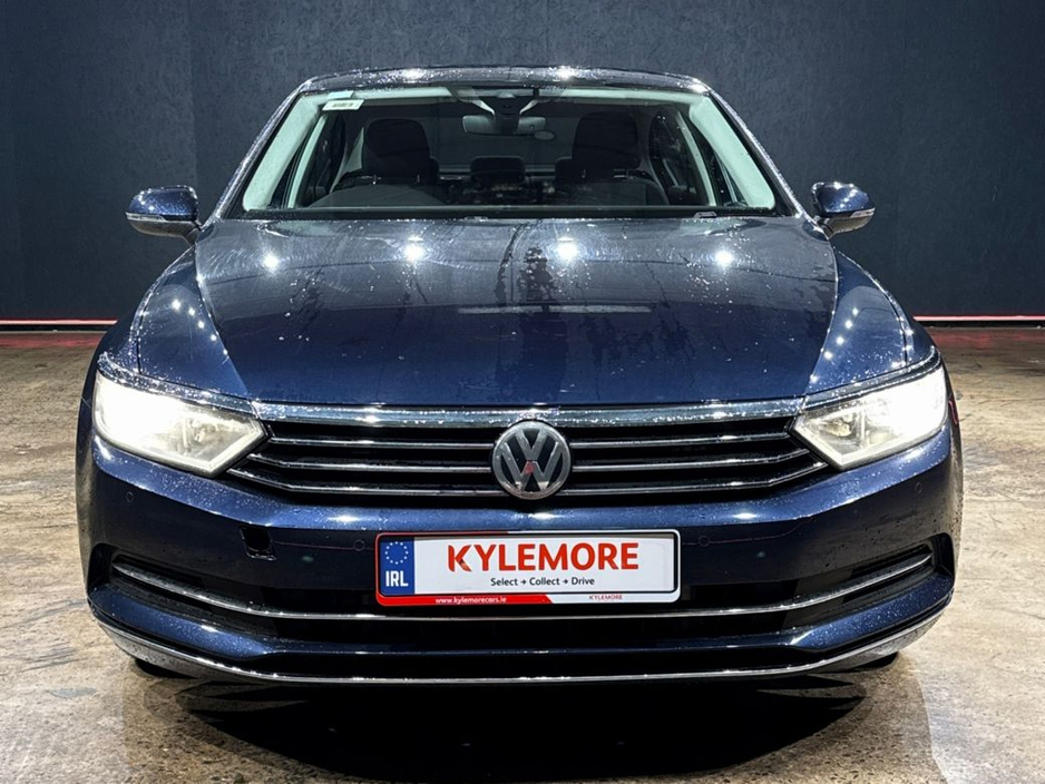 2016 Volkswagen Passat - image 8