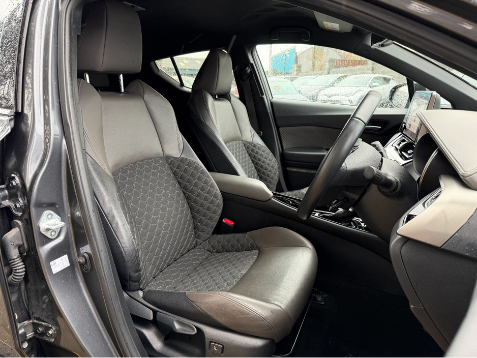 2023 Toyota C-HR HYBRID..Keyless Entry..Apple CarPlay €22,750