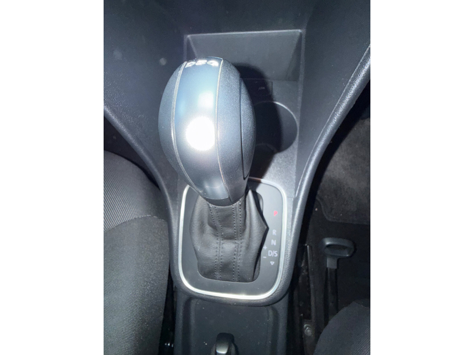 2016 Volkswagen Polo - image 11