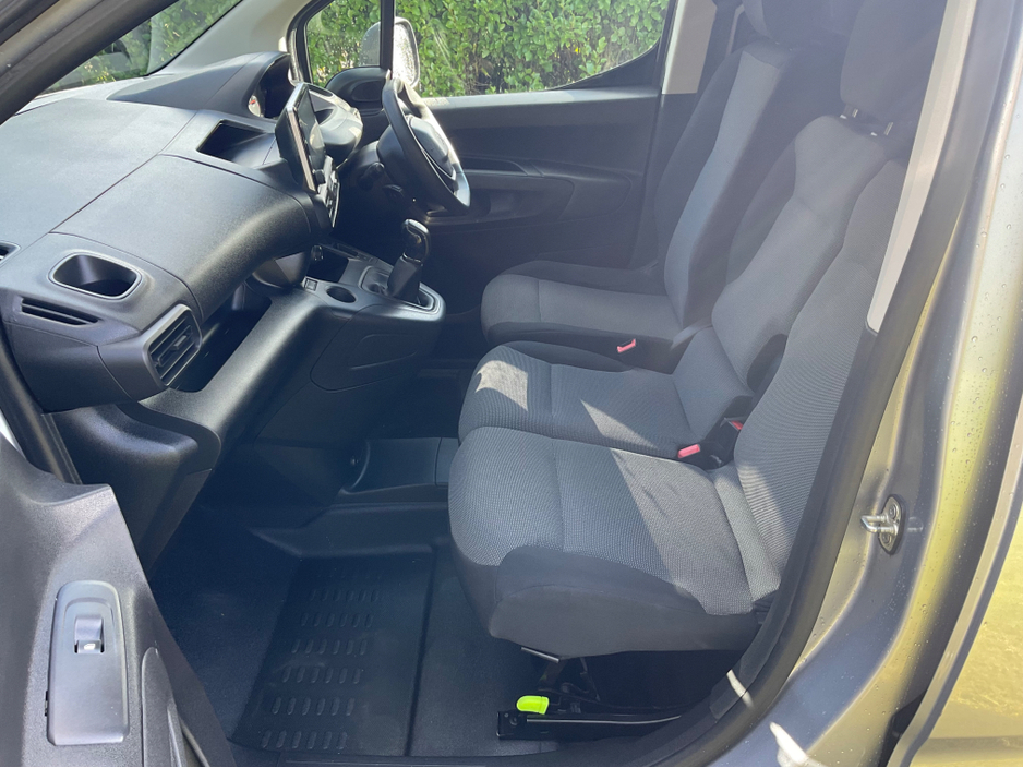 2019 Peugeot Partner - image 12