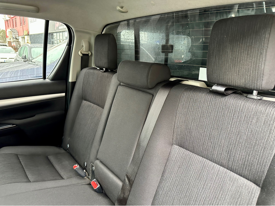 2021 Toyota Hilux - image 9