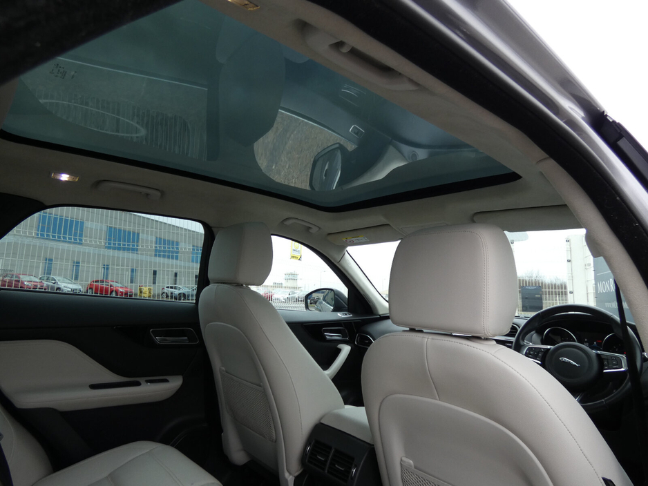 2020 Jaguar F-Pace - image 10