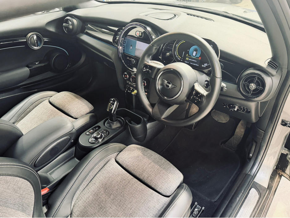 2022 MINI Hatch - image 9