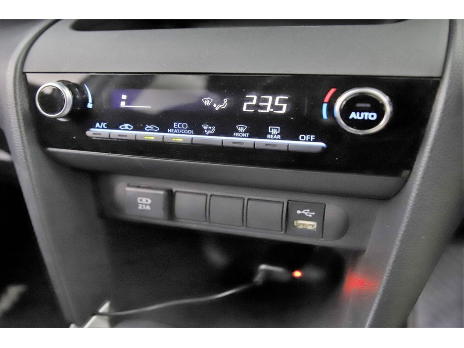 2022 Toyota Yaris Cross - image 27