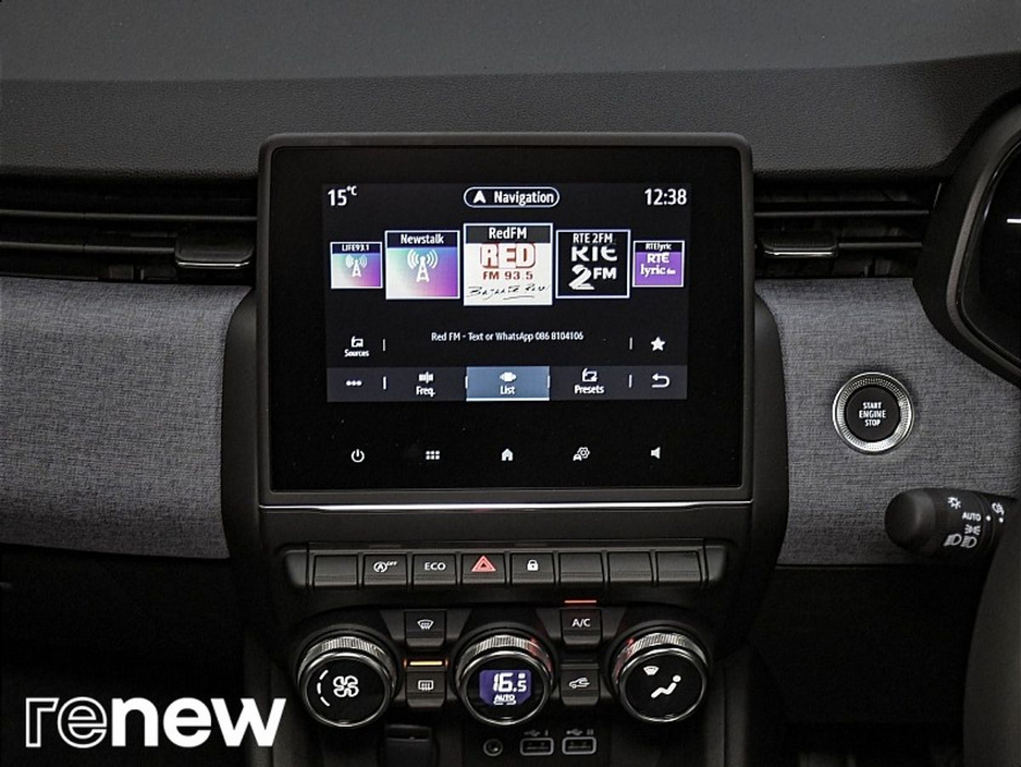 2025 Renault Clio - image 24