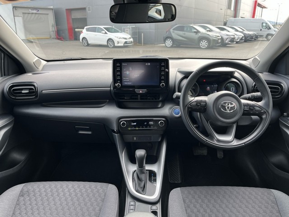2023 Toyota Yaris - image 8