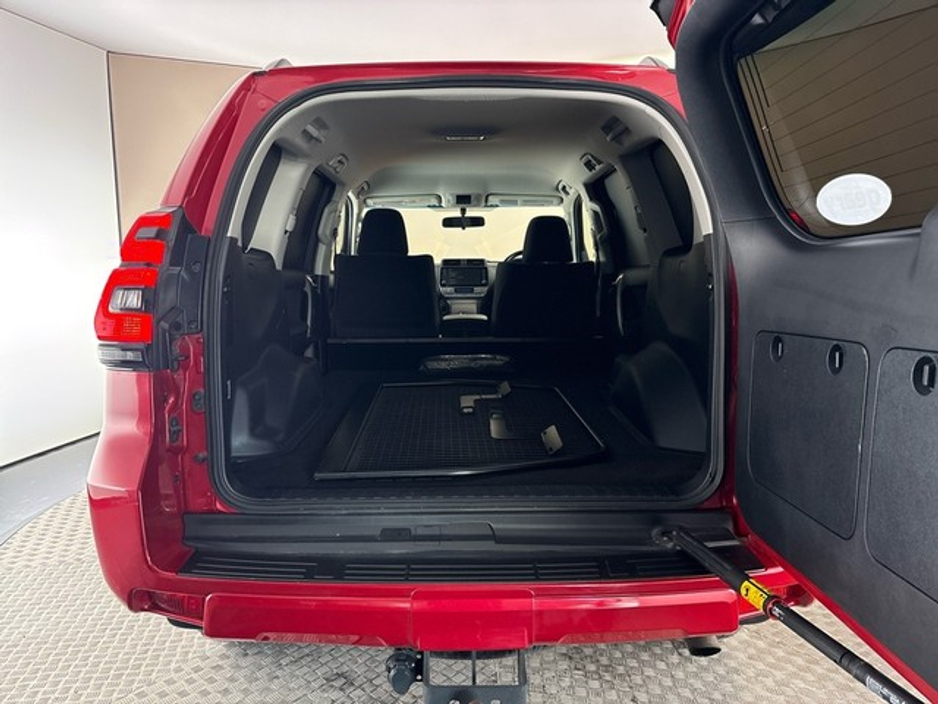 2023 Toyota Landcruiser - image 10