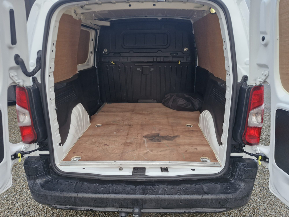 2019 Peugeot Partner - image 9