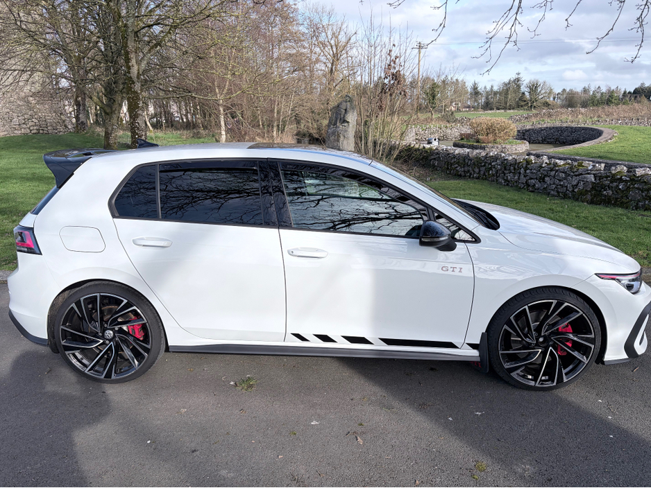 2025 Volkswagen Golf - image 8