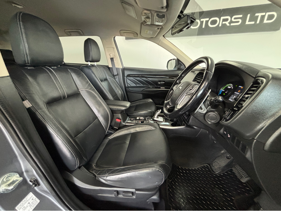 2018 Mitsubishi Outlander - image 12