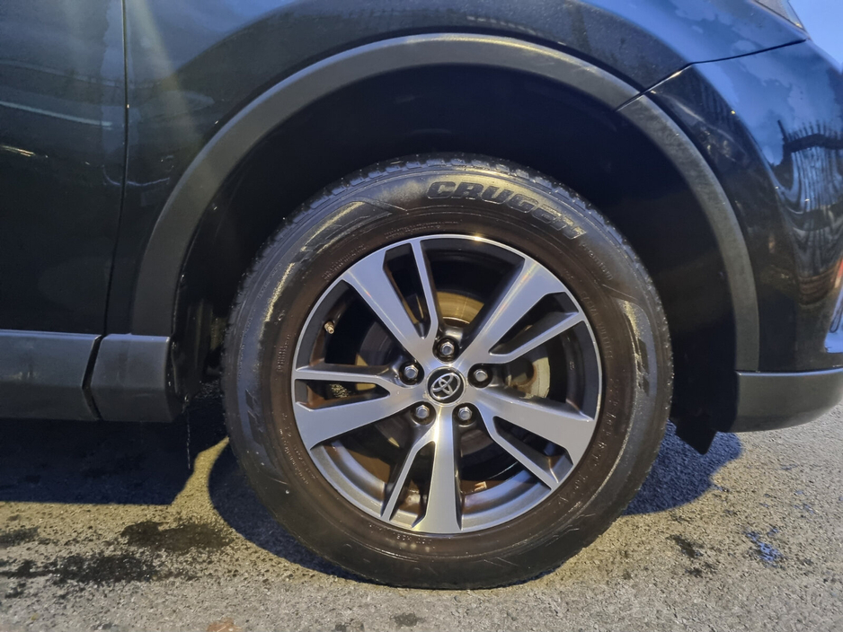 2016 Toyota Rav4 - image 10