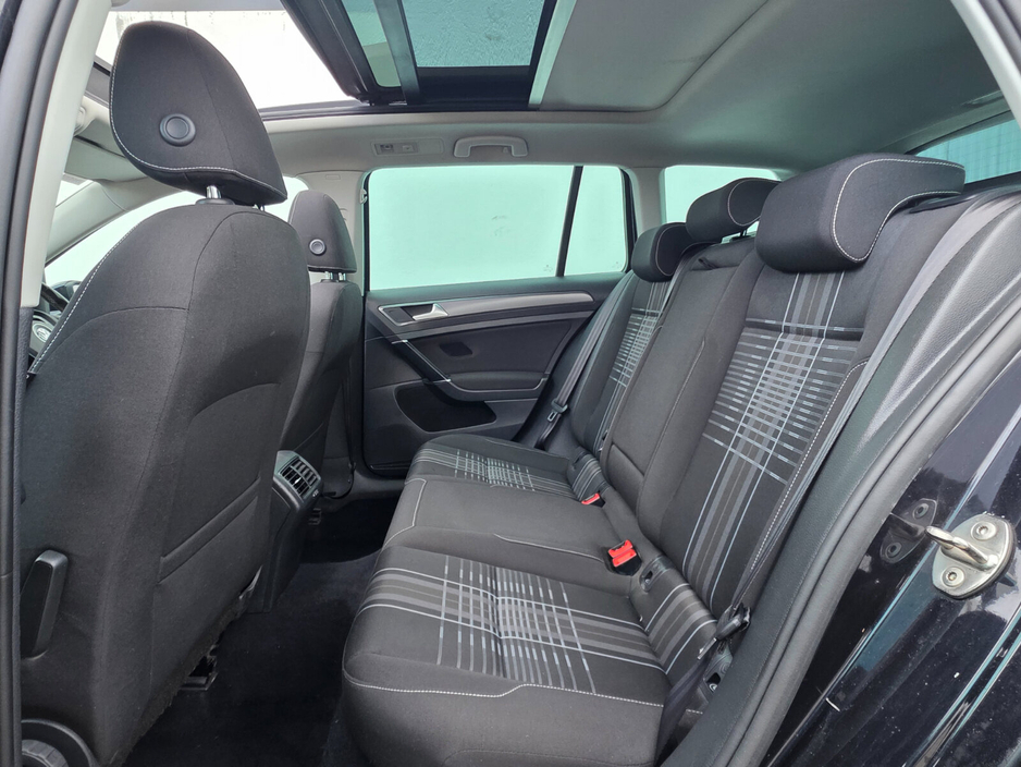 2016 Volkswagen Golf - image 17