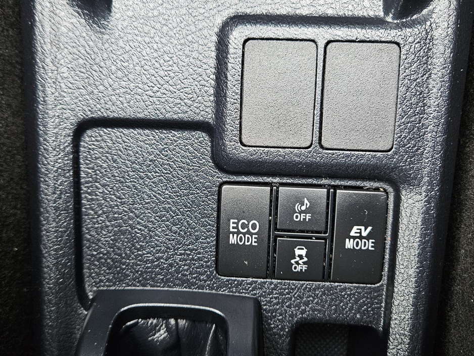 2020 Toyota Corolla - image 32