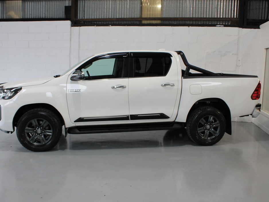 2024 Toyota Hilux 2.8 SR5 Double CAB 4DR €48,999