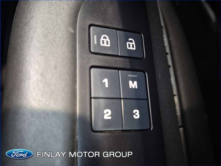 2024 Land Rover Discovery - image 14