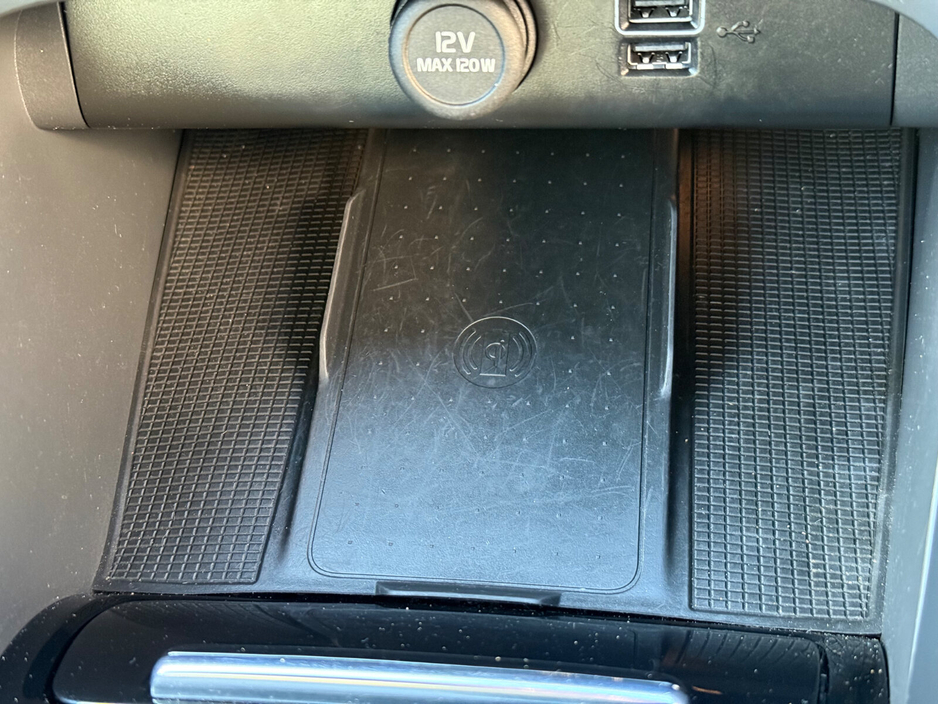 2023 Volvo XC40 - image 21