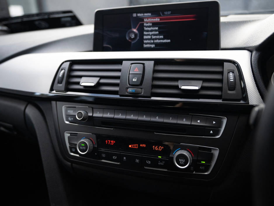 2013 BMW 3 Series - image 12