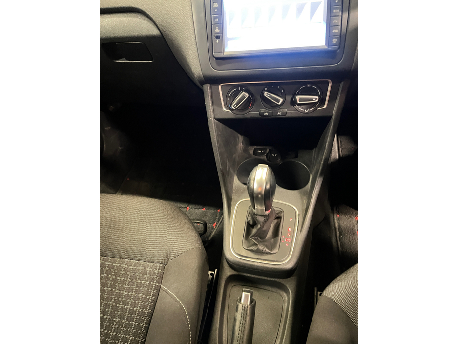 2014 Volkswagen Polo - image 17