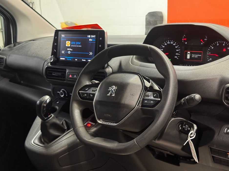 2020 Peugeot Partner - image 13