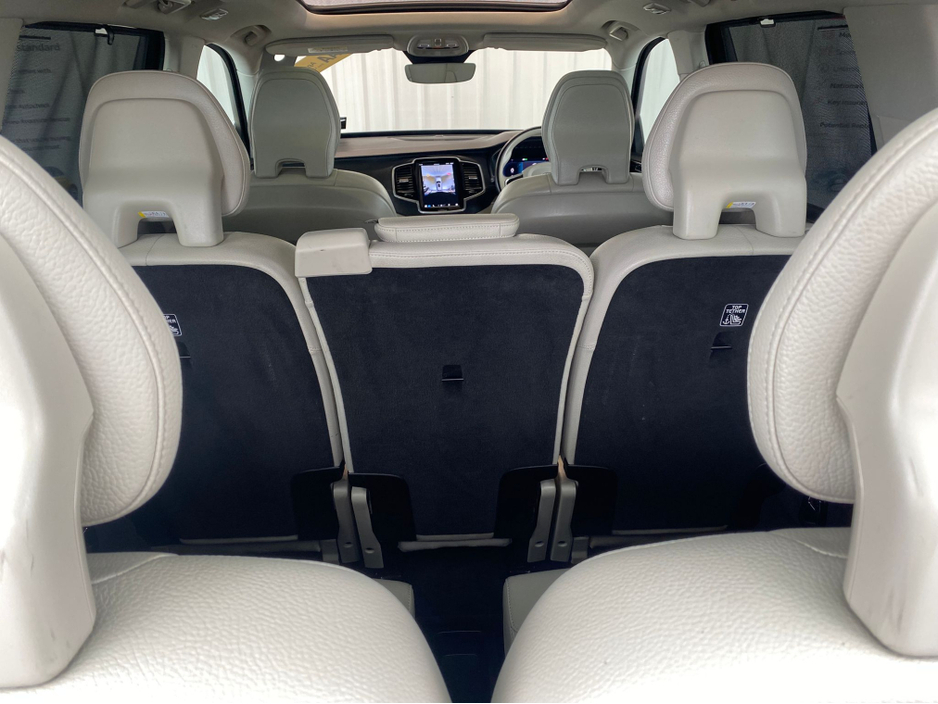 2023 Volvo XC90 - image 15