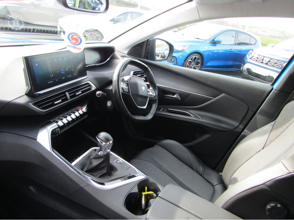 2022 Peugeot 3008 - image 7