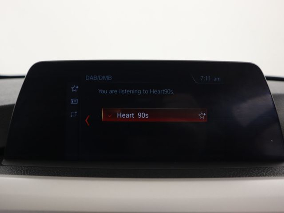 2017 BMW 3 Series - image 12