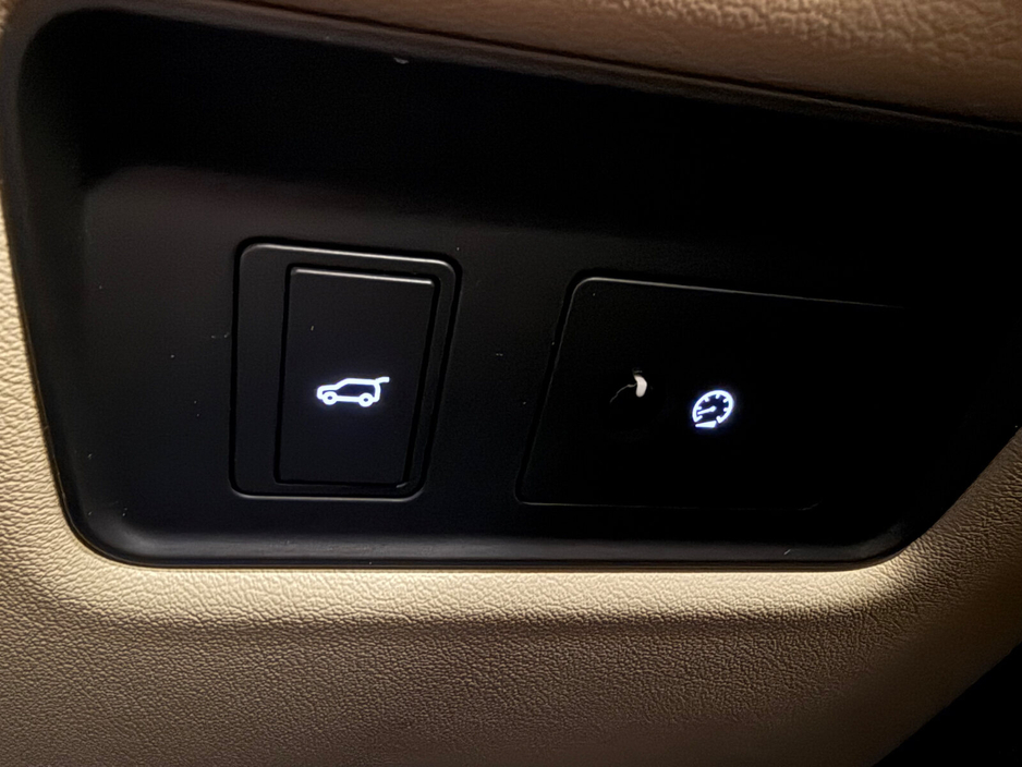 2018 Land Rover Range Rover - image 25