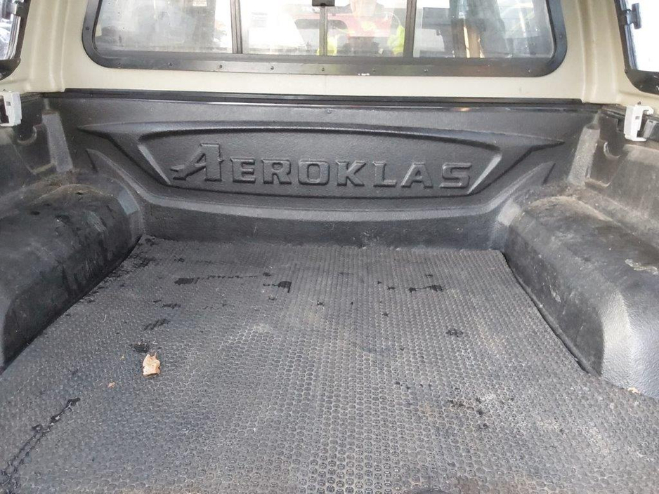 2012 Toyota Hilux - image 6