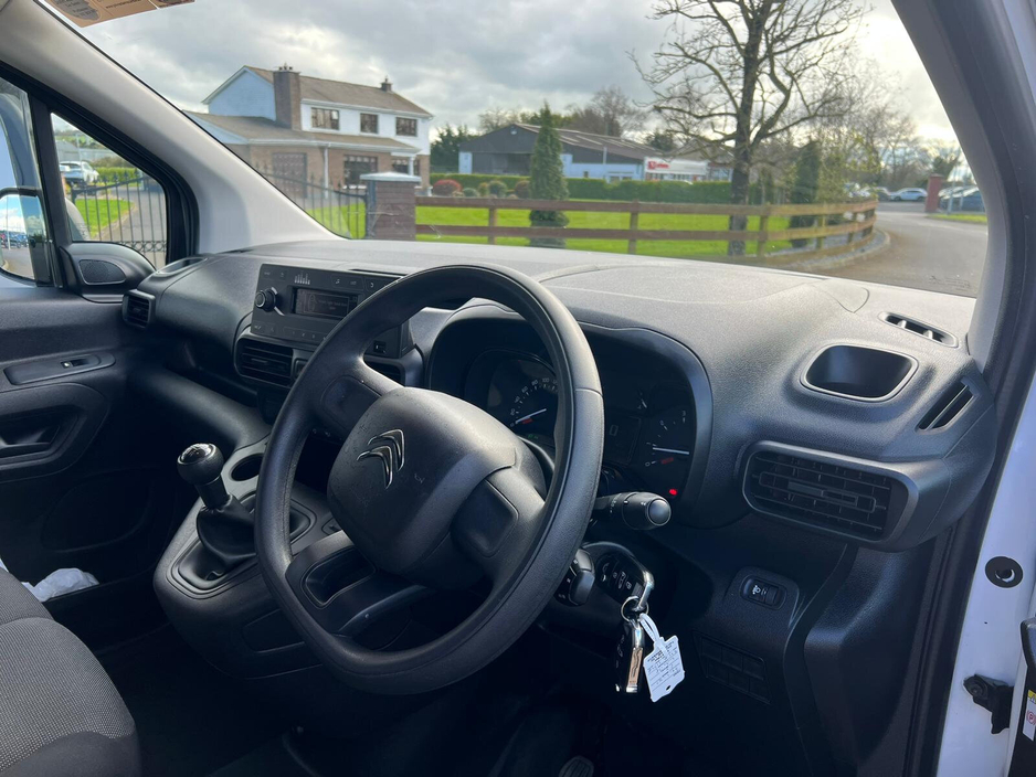 2021 Citroen Berlingo - image 10
