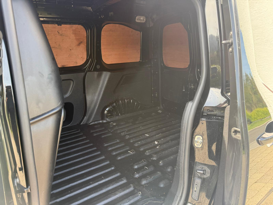 2019 Peugeot Partner - image 18